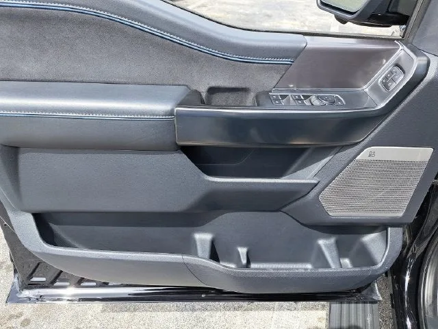 2024 Ford F-150 Platinum photo 13