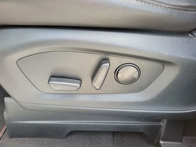 2023 Ford Explorer ST-Line photo 12