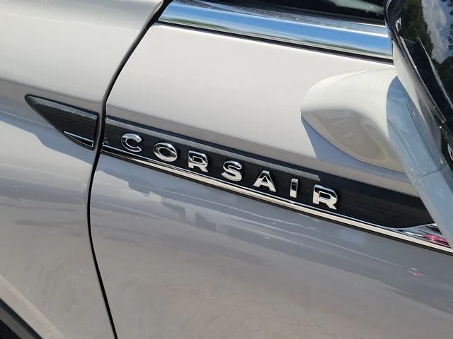 2022 Lincoln Corsair Standard photo 8