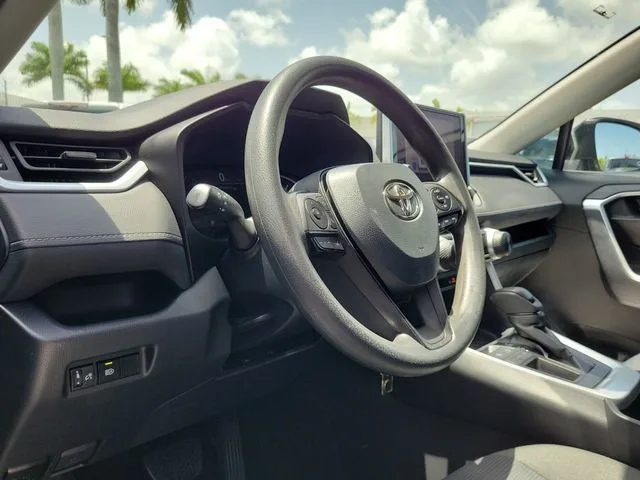 2024 Toyota RAV4 LE photo 8