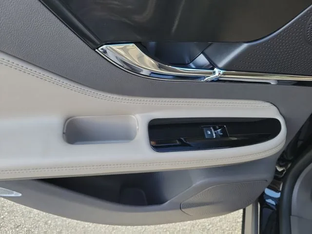 2023 Lincoln Corsair Standard photo 7