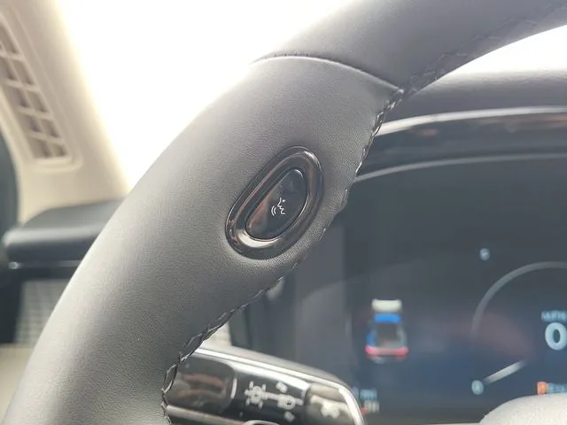 2023 Lincoln Corsair Standard photo 20