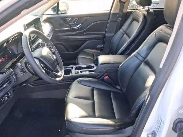2023 Lincoln Corsair Standard photo 11