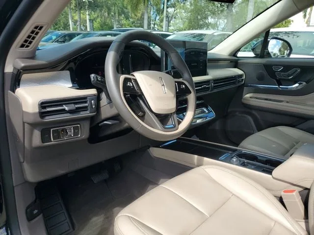 2024 Lincoln Corsair Premiere photo 14