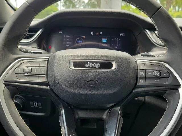 2023 Jeep Grand Cherokee Laredo photo 20