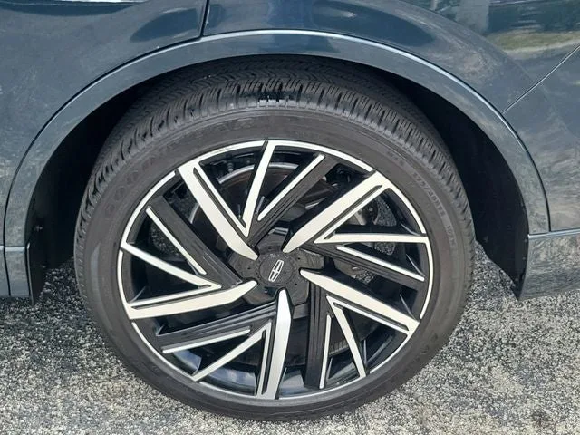 2025 Lincoln Aviator Black Label Premium photo 8