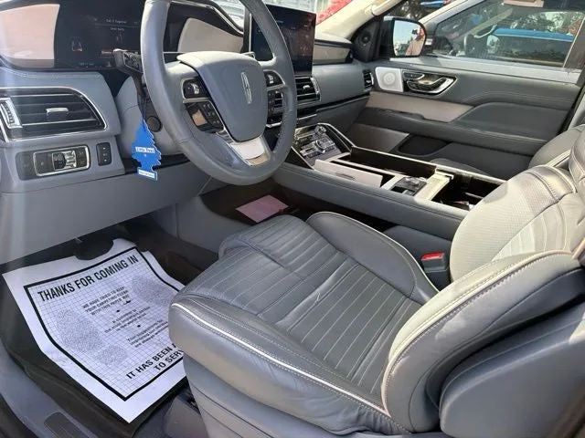 2023 Lincoln Navigator L Black Label photo 5