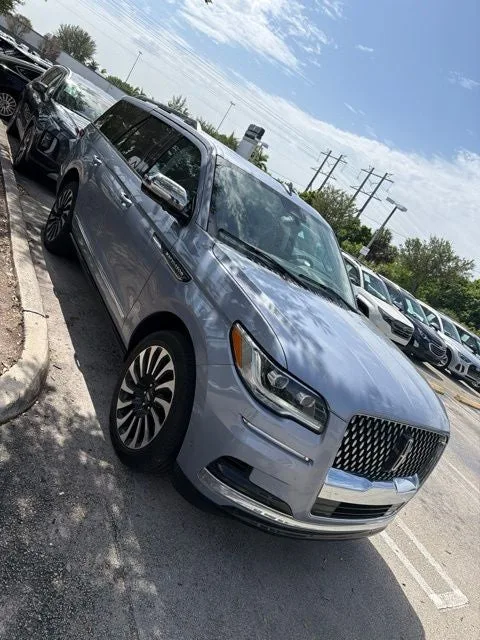 2024 Lincoln Navigator Black Label photo 2