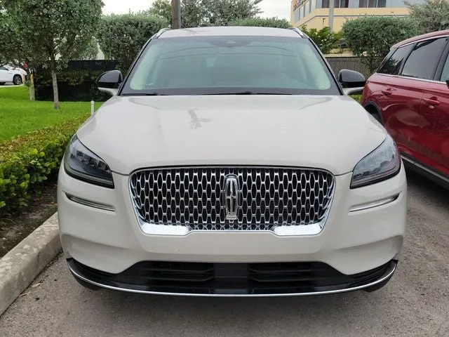 2022 Lincoln Corsair Standard photo 2
