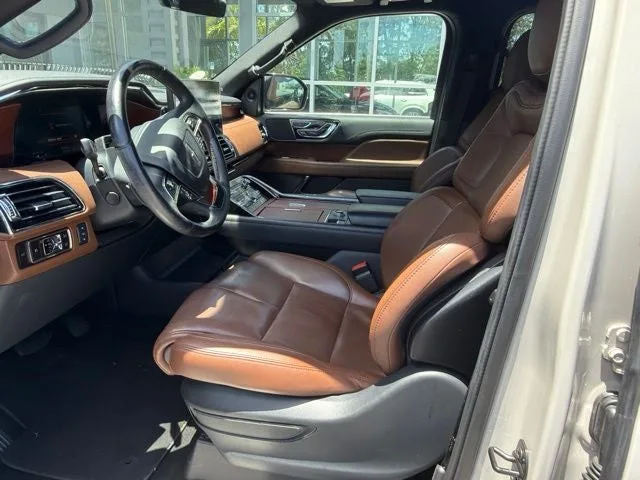 2023 Lincoln Navigator Reserve photo 3
