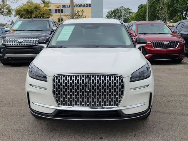 2023 Lincoln Corsair Standard photo 2