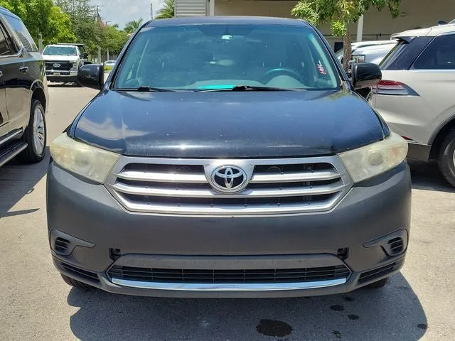 2013 Toyota Highlander Base photo 2