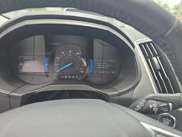 2022 Ford Edge SEL photo 19