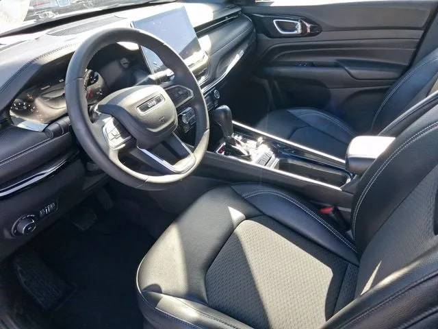 2023 Jeep Compass Latitude photo 11