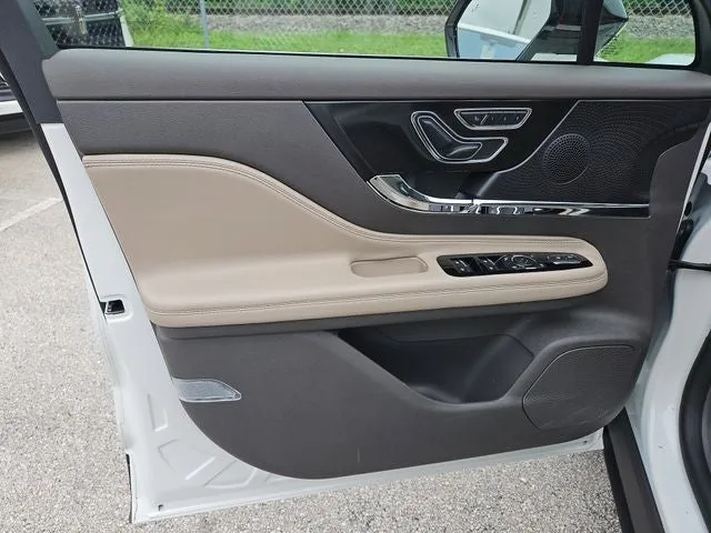2024 Lincoln Corsair Premiere photo 13
