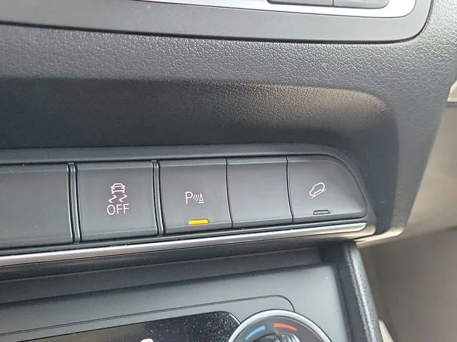 2016 Audi Q3 2.0T Premium Plus FrontTrak photo 26