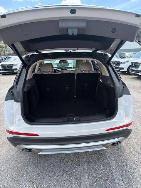 2022 Lincoln Corsair Standard photo 13