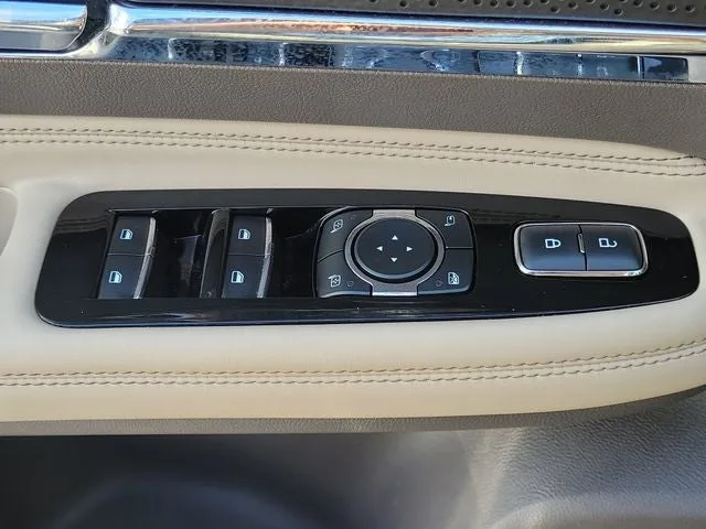 2023 Lincoln Corsair Standard photo 16