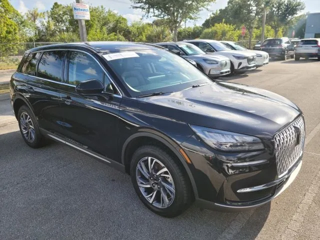 2023 Lincoln Corsair Standard photo 2