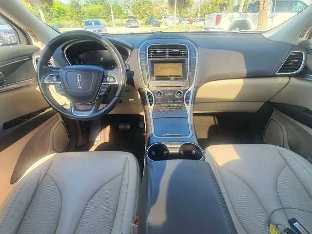 2019 Lincoln Nautilus Select photo 11