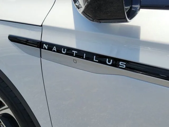 2024 Lincoln Nautilus Premiere photo 5