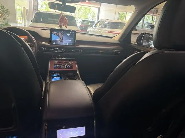 2022 Lincoln Aviator Reserve Premium photo 3