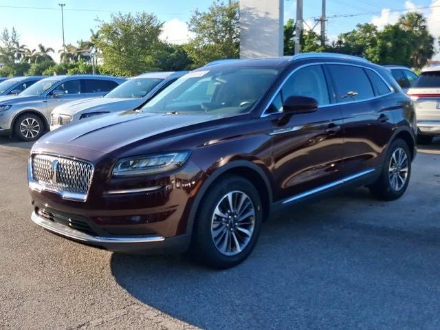 2022 Lincoln Nautilus Standard photo 2