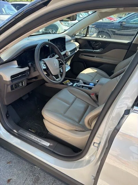 2024 Lincoln Corsair Premiere photo 2