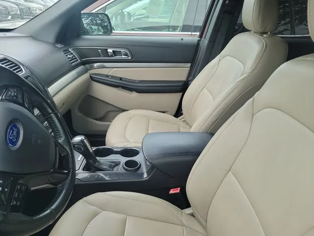 2018 Ford Explorer XLT photo 9