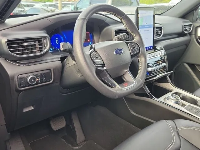 2023 Ford Explorer ST photo 7