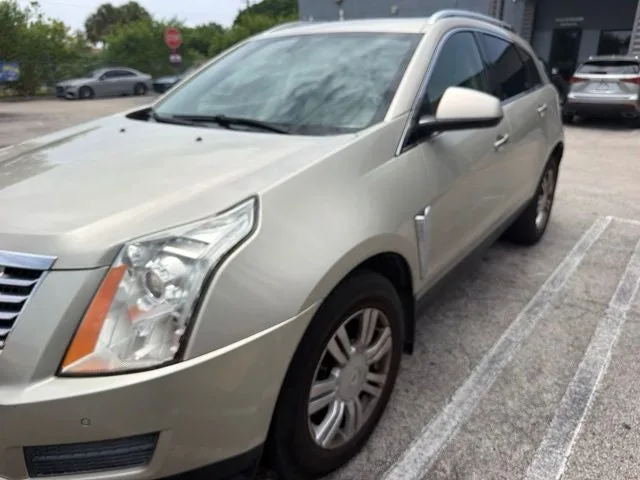 2015 Cadillac SRX Luxury photo 2
