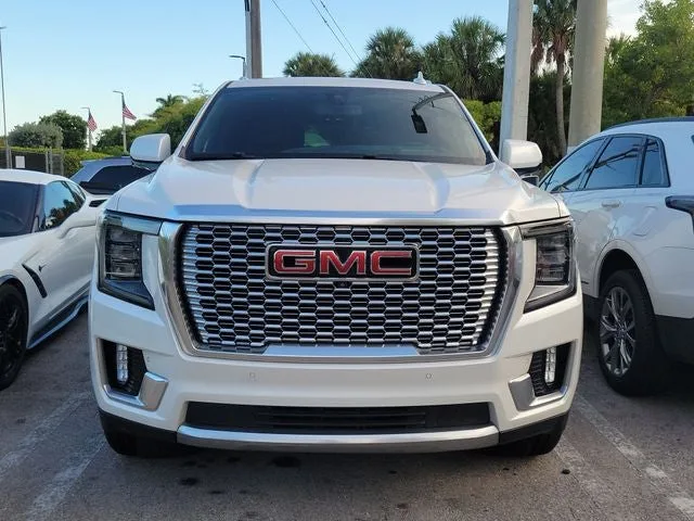 2022 GMC Yukon Denali photo 2