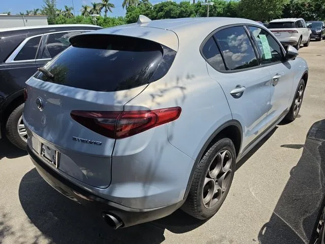 2023 Alfa Romeo Stelvio Sprint photo 4