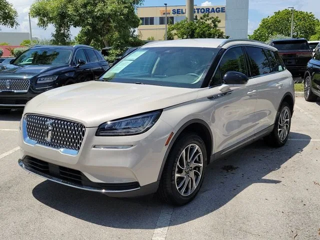 2022 Lincoln Corsair Standard photo 3