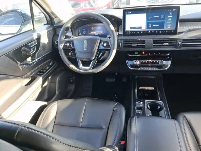 2023 Lincoln Corsair Standard photo 8