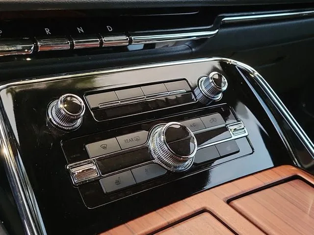 2024 Lincoln Navigator Premiere photo 24