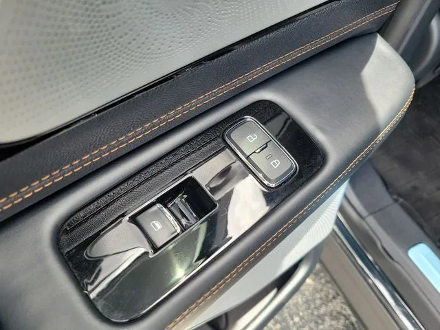 2025 Lincoln Aviator Black Label Premium photo 14