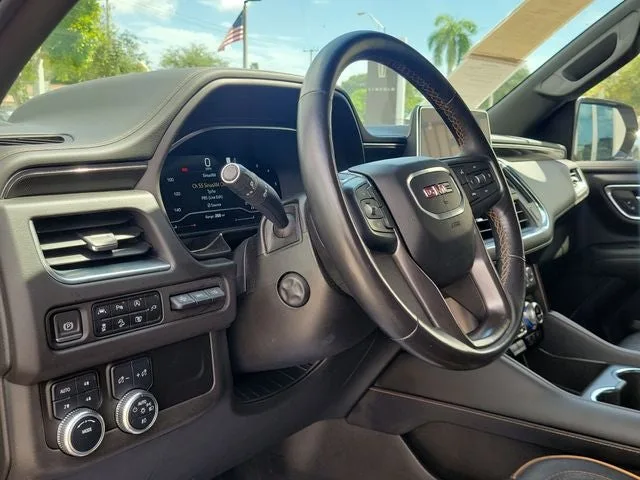 2022 GMC Yukon AT4 photo 12