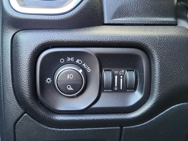 2024 RAM 1500 Laramie photo 16