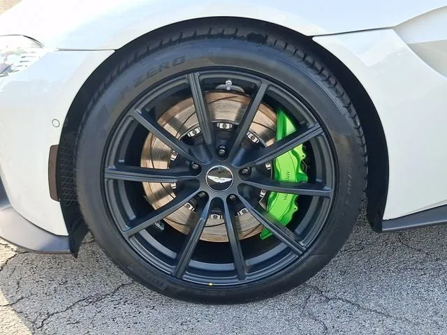 2020 Aston Martin Vantage Base photo 6