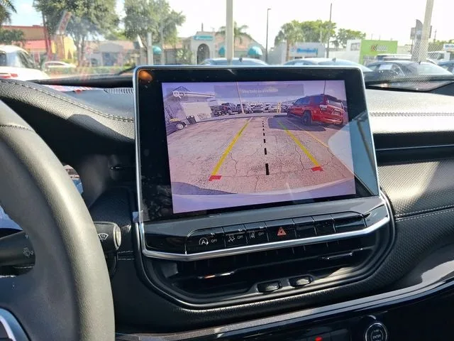 2023 Jeep Compass Latitude photo 21