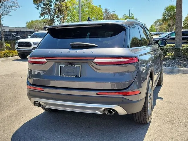 2022 Lincoln Corsair Standard photo 6