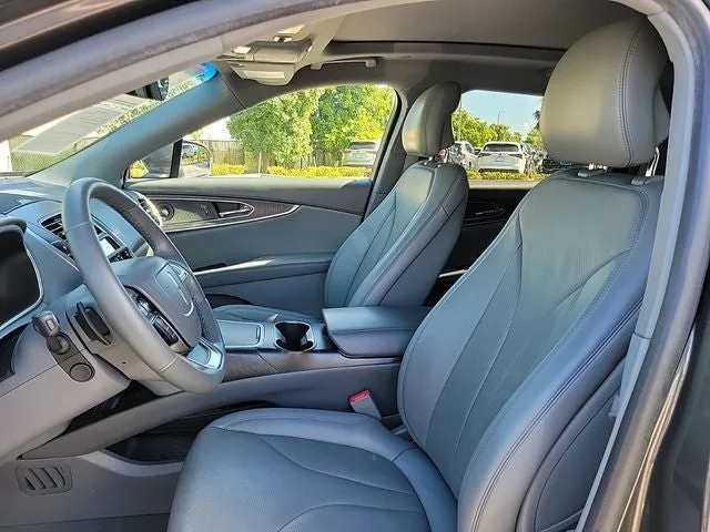 2019 Lincoln Nautilus Reserve photo 9