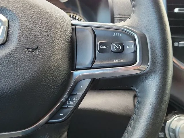 2024 RAM 1500 Laramie photo 24