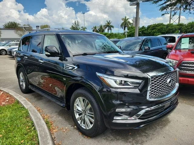 2019 INFINITI QX80 LUXE photo 2