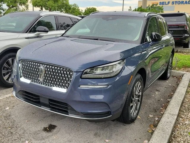2022 Lincoln Corsair Standard photo 3