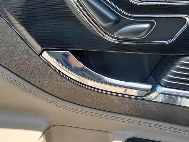 2022 Lincoln Corsair Standard photo 18