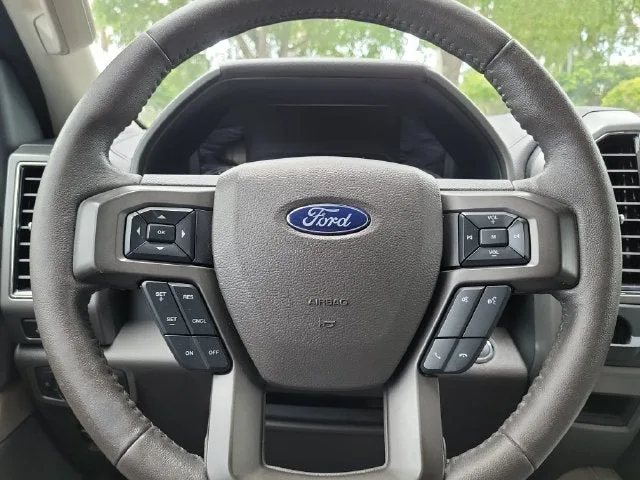2020 Ford Expedition XLT photo 19