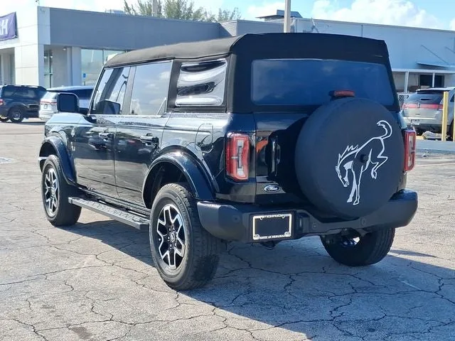 2023 Ford Bronco Outer Banks photo 3
