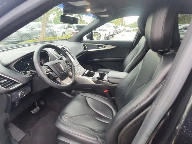 2020 Lincoln Nautilus Standard photo 16